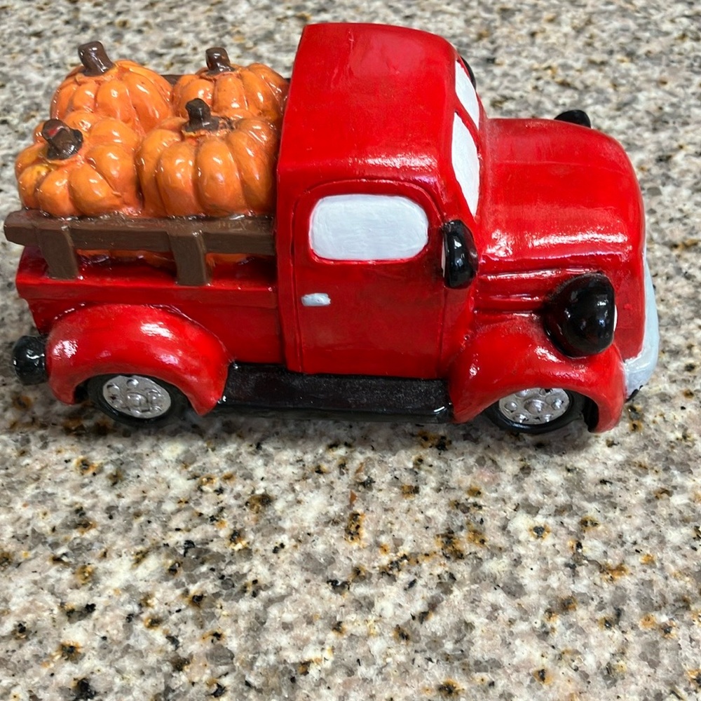 Harvest red with pumpkins small truck decoration